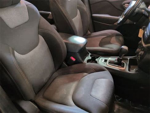 Used 2018 Jeep Cherokee Sport w/ Cold Weather Group image 21