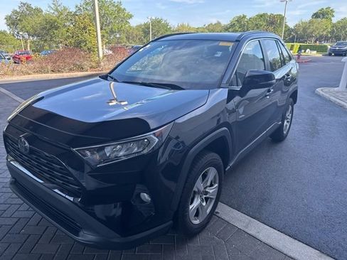 Used 2021 Toyota RAV4 XLE w/ Convenience Package image 3