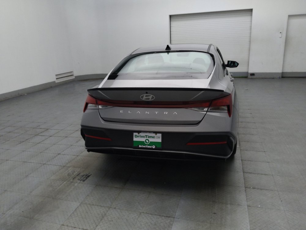 Used 2025 Hyundai Elantra Sport FWD image 7
