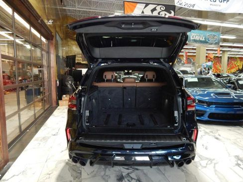 Used 2021 BMW X5 M image 8