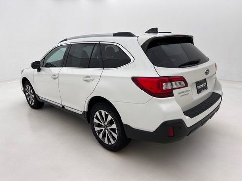 Used 2018 Subaru Outback 3.6R Touring AWD/4WD image 9