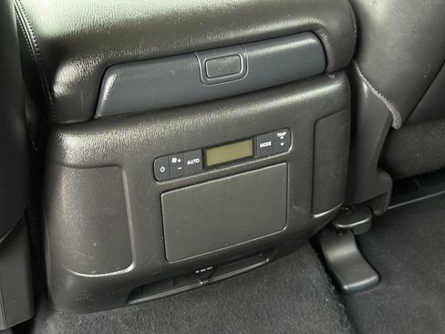 Used 2024 Nissan Armada SV image 14