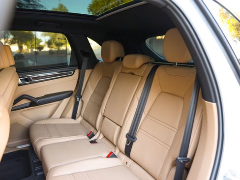 Used 2019 Porsche Cayenne image 19