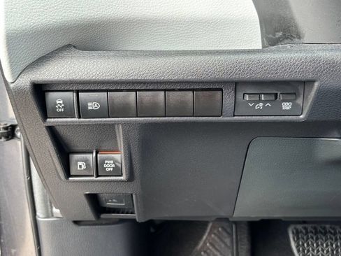 Used 2025 Toyota Sienna XLE FWD image 27
