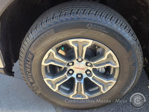 Used 2025 GMC Sierra 1500 SLE w/ Preferred Package image 10