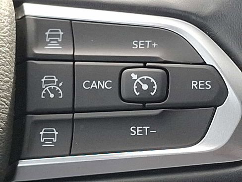 Used 2022 Jeep Compass Limited image 21