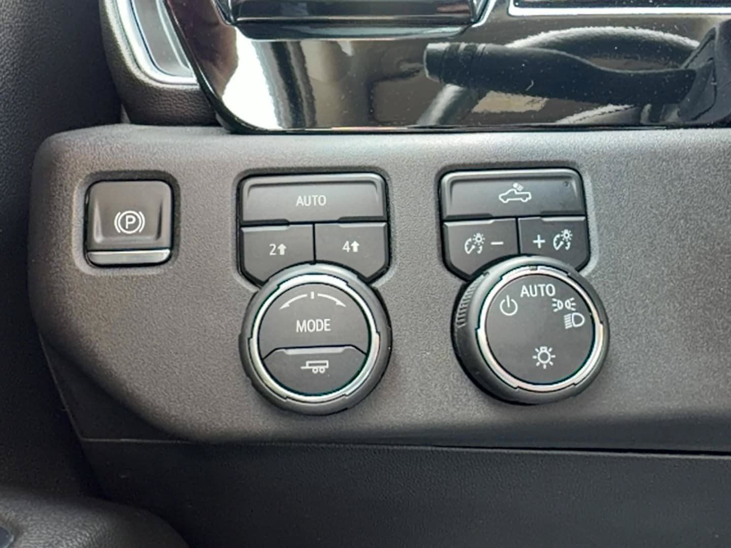 Used 2024 Chevrolet Silverado 1500 LT AWD/4WD image 18