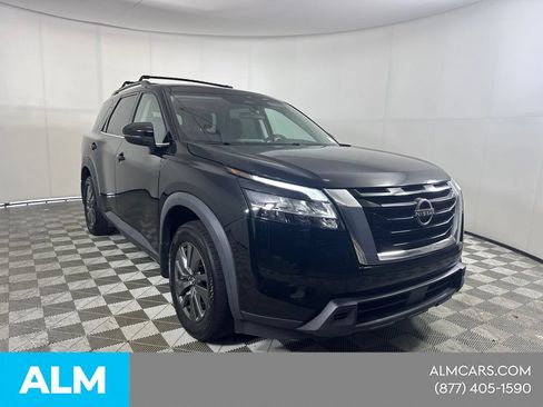Used 2022 Nissan Pathfinder SV FWD image 3