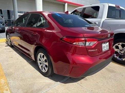 Used 2025 Toyota Corolla LE FWD image 6