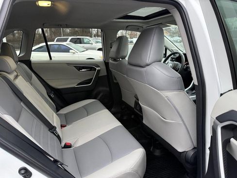 Used 2023 Toyota RAV4 XLE Premium image 12