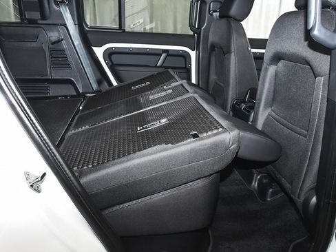 Used 2025 Land Rover Defender 110 S image 52