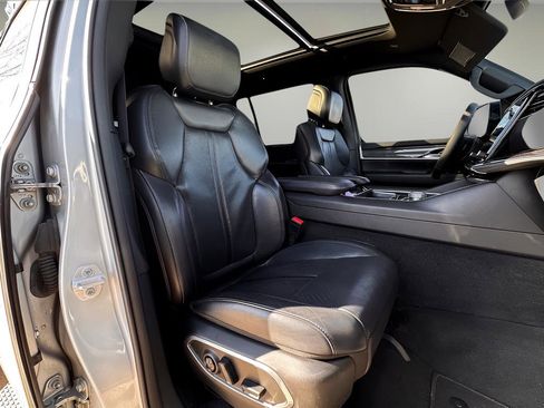 Used 2023 Jeep Wagoneer 4WD w/ Premium Group I image 26