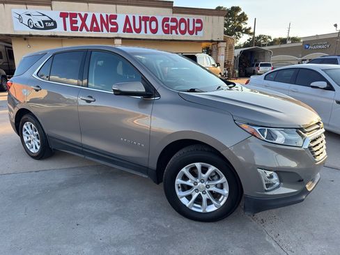 Used 2019 Chevrolet Equinox LT image 2