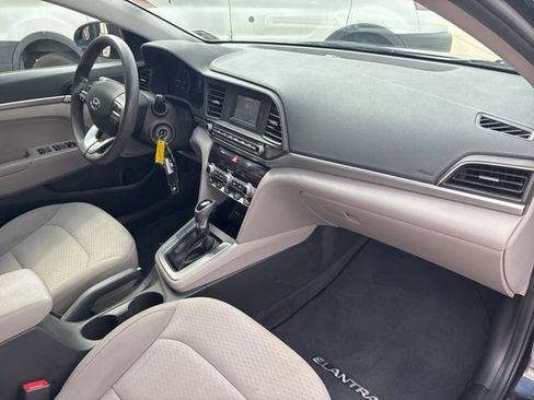 Used 2020 Hyundai Elantra SE FWD image 11