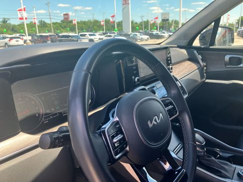 Used 2023 Kia Sorento S w/ Panoramic Sunroof Package AWD/4WD image 9