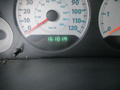 Used 2007 Chrysler Town & Country Touring FWD image 16