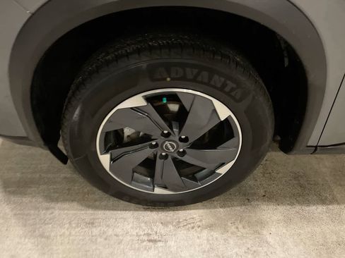 Used 2024 Nissan Rogue SV image 10