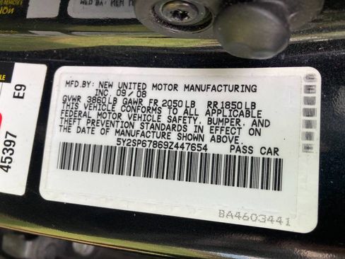 Used 2009 Pontiac Vibe w/ Preferred Package image 11