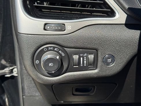 Used 2021 Jeep Cherokee Latitude Lux 80th Anniv w/ Quick Order Package 26U 80TH image 17