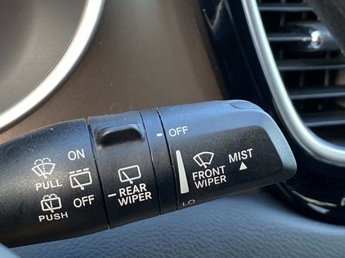 Used 2019 Chrysler Pacifica LX image 16