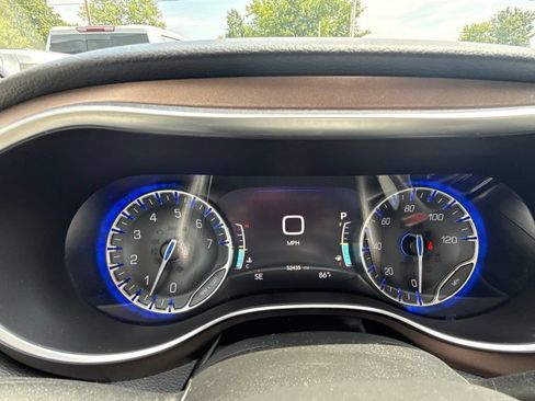 Used 2018 Chrysler Pacifica Touring-L Plus FWD image 23