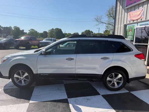 Used 2013 Subaru Outback 2.5i Limited w/ Special Appearance Pkg image 9