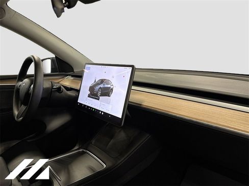 Used 2024 Tesla Model Y Long Range image 30