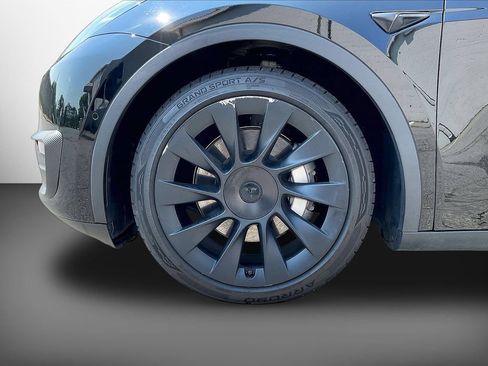 Used 2022 Tesla Model Y Long Range AWD/4WD image 34
