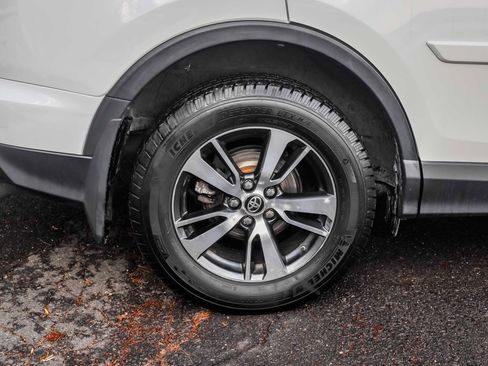 Used 2018 Toyota RAV4 XLE image 6