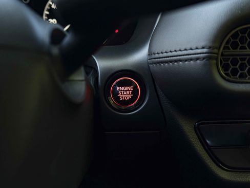 Used 2025 Honda HR-V LX image 25