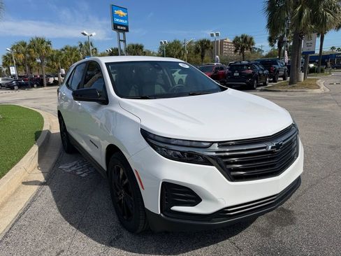 Used 2023 Chevrolet Equinox LS w/ LS Convenience Package image 2