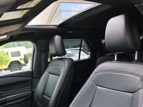 Used 2020 Ford Explorer XLT w/ Equipment Group 202A image 34