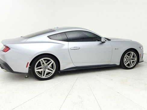 Used 2024 Ford Mustang GT Premium image 8