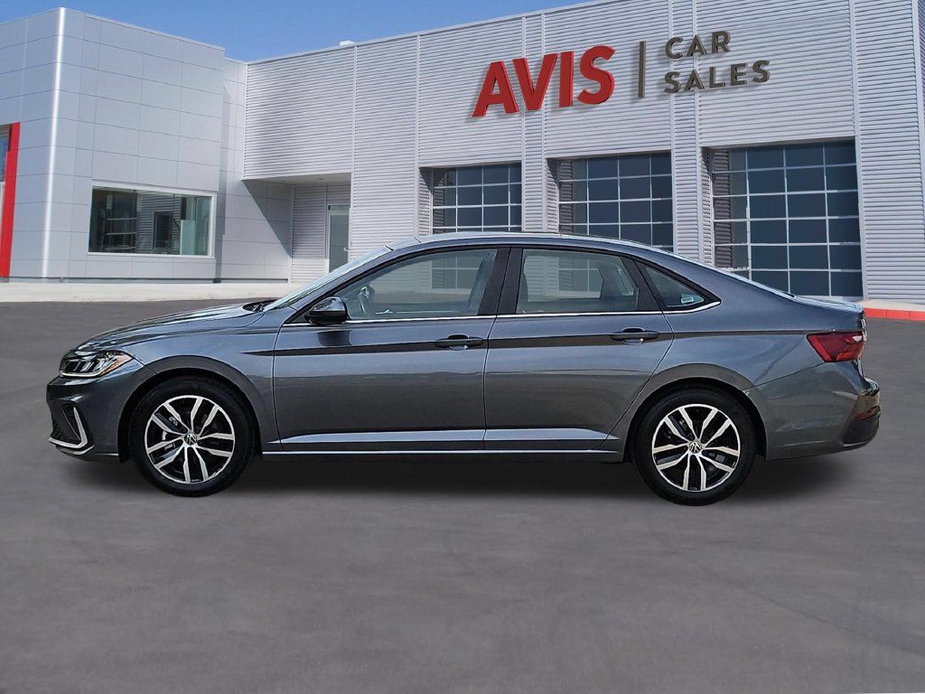 Used 2025 Volkswagen Jetta SE FWD image 10