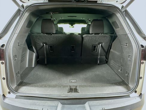 Used 2023 Chevrolet Traverse LT image 29