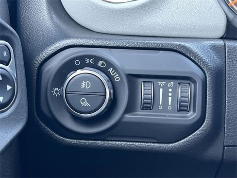 Used 2022 Jeep Gladiator Overland image 22