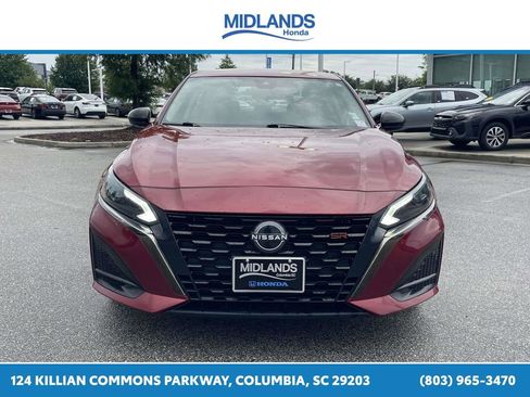 Used 2023 Nissan Altima 2.5 SR AWD/4WD image 2