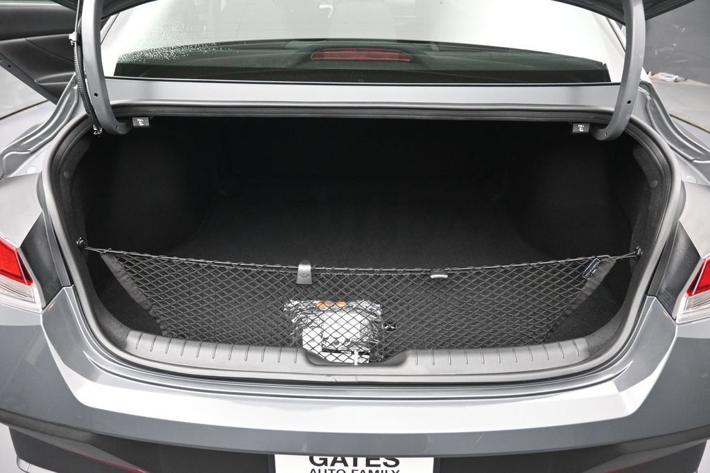 Used 2025 Hyundai Elantra SE FWD image 27