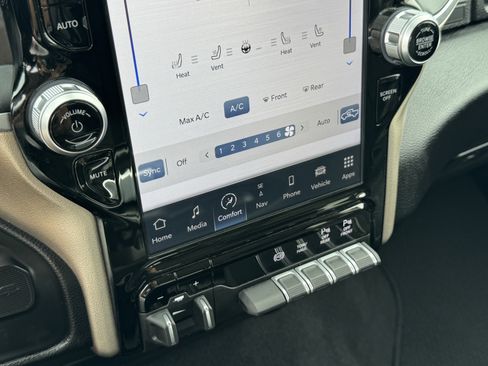 Used 2024 RAM 2500 Laramie image 20