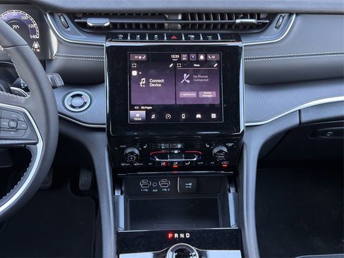 New 2025 Jeep Grand Cherokee L Altitude image 13