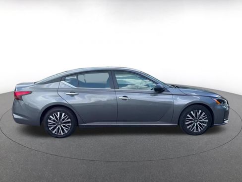 Used 2025 Nissan Altima 2.5 SV FWD image 16