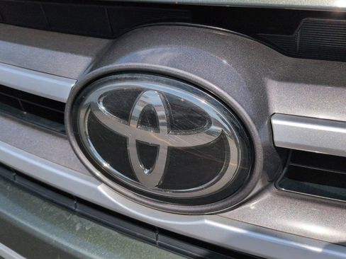 Used 2018 Toyota Highlander XLE FWD image 32
