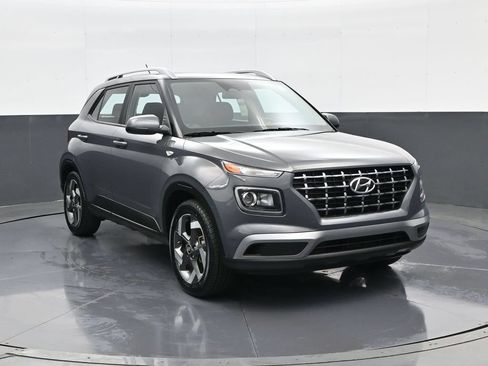 Certified 2024 Hyundai Venue SEL FWD image 4
