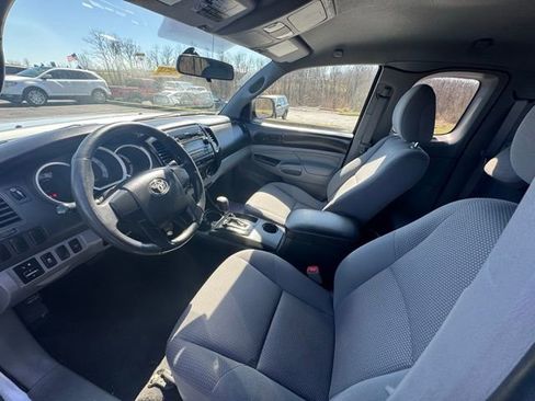 Used 2012 Toyota Tacoma 4x4 Access Cab V6 w/ Convenience Pkg image 9