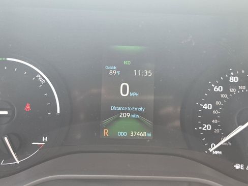 Used 2022 Toyota Sienna XLE FWD image 25