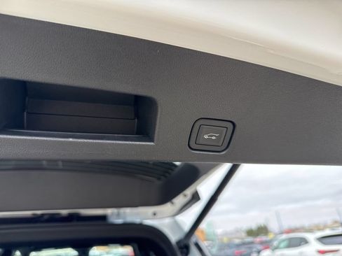 New 2026 GMC Acadia AT4 w/ Luxury Package AWD/4WD image 15