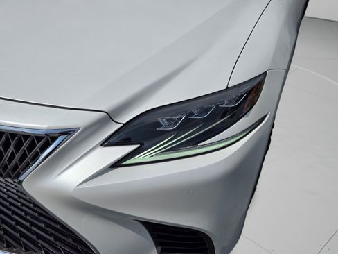 Used 2019 Lexus LS 500 w/ Accessory Package (Z1) RWD image 10