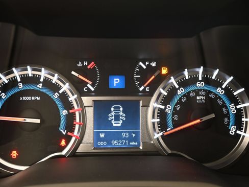 Used 2018 Toyota 4Runner TRD Off-Road Premium AWD/4WD image 20