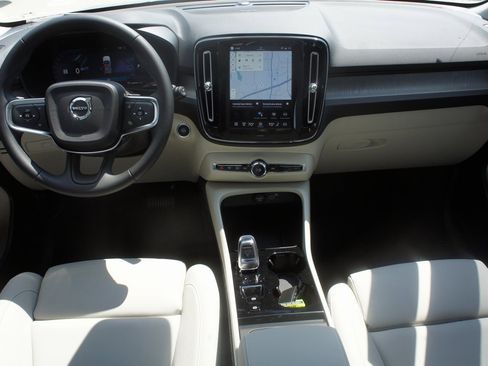 New 2026 Volvo XC40 B5 Ultra w/ Protection Package Premier image 10