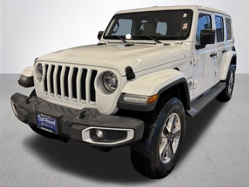 Used 2019 Jeep Wrangler Unlimited Sahara image 2